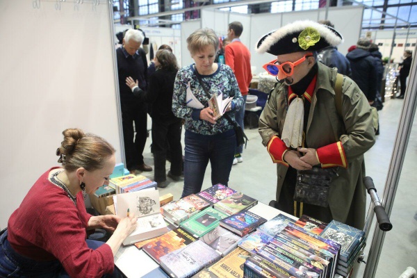 14 декабря в Петербурге открылся Новогодний книжный салон