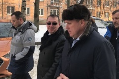 Глава администрации Калининского района проверил работу по очистке крыш от снега и наледи