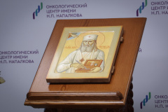 Александр Беглов: Икона с мощами святителя Луки Крымского - источник надежды и духовной поддержки пациентам Онкологического центра имени Напалкова