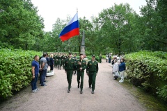 В День окончания Ленинградской битвы почтили память защитников города на Ново-Волковском кладбище в Купчино
