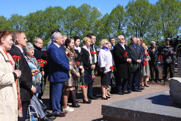 Торжественная церемония возложения цветов по случаю 314-летия Санкт‑Петербурга. 