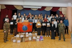 Урок Мужества и единства: школа Выборгского района передала гуманитарную помощь бойцам СВО