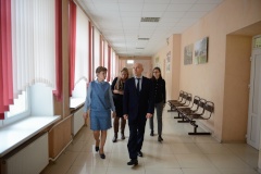 Глава района Константин Серов продолжил еженедельный объезд образовательных учреждений Фрунзенского района
