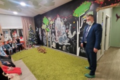 С предпраздничным визитом стационарное отделение Центра социальной помощи семье и детям посетил заместитель главы администрации района Николай Платонов