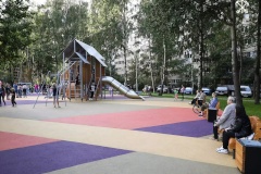 В Калининском районе открылась новая детская площадка