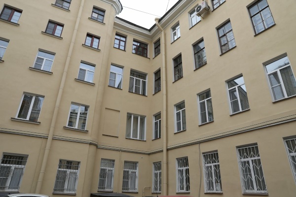 Председатель Жилкома Виктор Борщев оценил капремонт домов, где жили родители Пушкина и Анна Ахматова