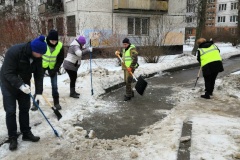 На солнце надейся, а сам не плошай. Во Фрунзенском районе продолжается комплексная зачистка территории