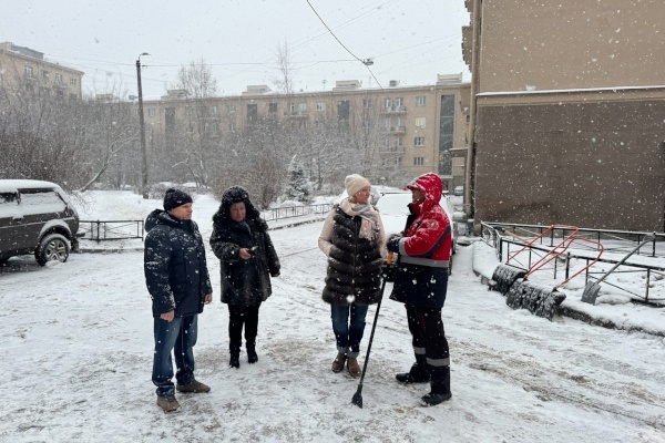 Глава района Виктор Полунин провел традиционный обход внутриквартальных территорий района