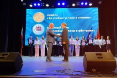 В концертном зале «У Финляндского» чествовали лучших выпускников Калининского района
