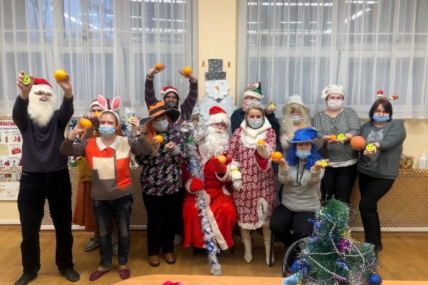 Волонтеры поздравили ребят Центра социальной реабилитации инвалидов и детей-инвалидов Кировского района