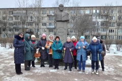 Получатели услуг Комплексного центра социального обслуживания населения Фрунзенского района посетили памятник маршалу Г.К. Жукову