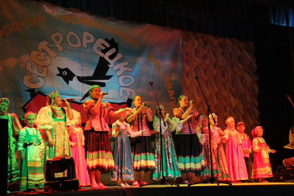 В День России в Курортном районе пели и плясали