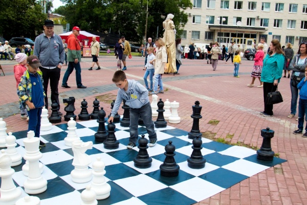 День семьи, любви и верности 8 июля отметили уличным гулянием на площади перед Культурным центром «Каскад»
