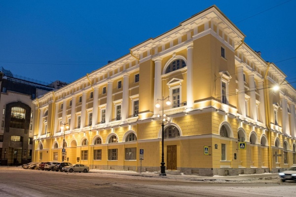 Восстановлена художественная подсветка двух зданий на площади Островского и улице Зодчего Росси