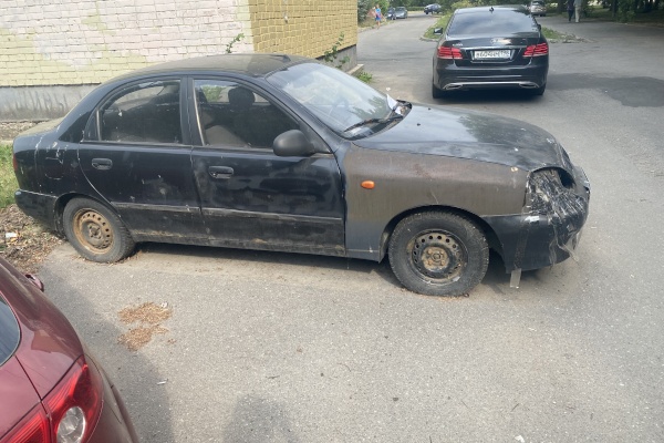 Разукомплектованные транспортные средства на территории Красносельского района