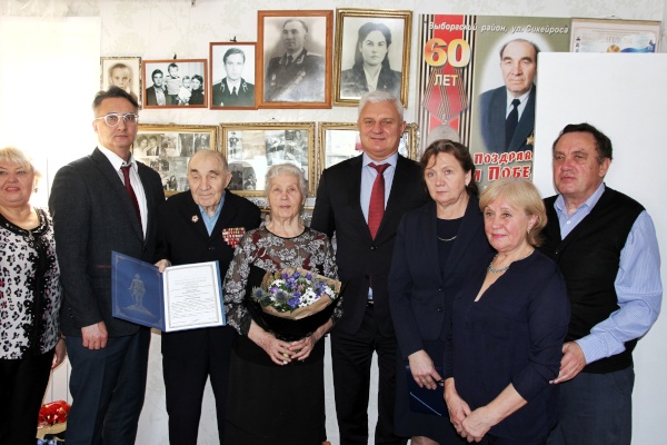 Глава района поздравил Владимира Мороза с 93-летием