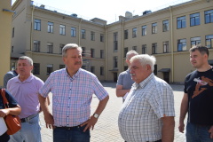 Глава района Андрей Хлутков проверил ход работ по благоустройству