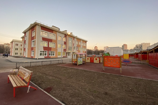 Начальник Госстройнадзора Санкт‑Петербурга Владимир Болдырев проверил ход завершения строительства детского сада на улице Кораблестроителей
