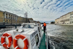 Мусор долой: Петербург перешёл на летний график уборки акваторий