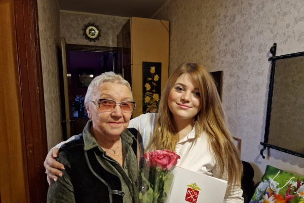Сотрудники полиции поздравили ветеранов с Днем полного освобождения Ленинграда от фашистской блокады