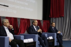 Глава администрации Курортного района принял участие в городском семинаре по организации выборов для граждан с ограниченными возможностями