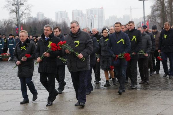 На площади Победы прошла торжественно-траурная церемония