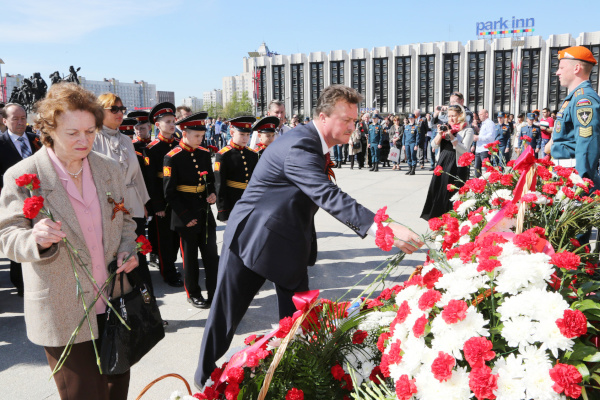 На площади Победы прошла торжественно-траурная церемония