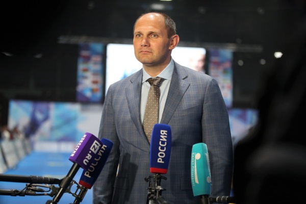 Член Общественной палаты Санкт‑Петербурга Михаил Рахлин рассказал, почему необходимо принять поправки в Конституцию Российской Федерации