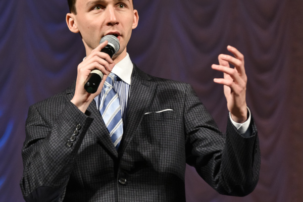 В Кронштадтском Дворце молодежи  состоялась Творческая программа, посвященная Международному Дню толерантности, «Народы в творчестве едины». 