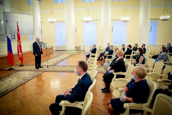 Награждение победителей городского конкурса «Лучший врач года» и «Лучший медработник года со средним профессиональным образованием»