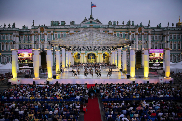 Праздник классического искусства на Дворцовой в рамках празднования Дня города - Дня основания Санкт‑Петербурга. 25 мая 2014 года