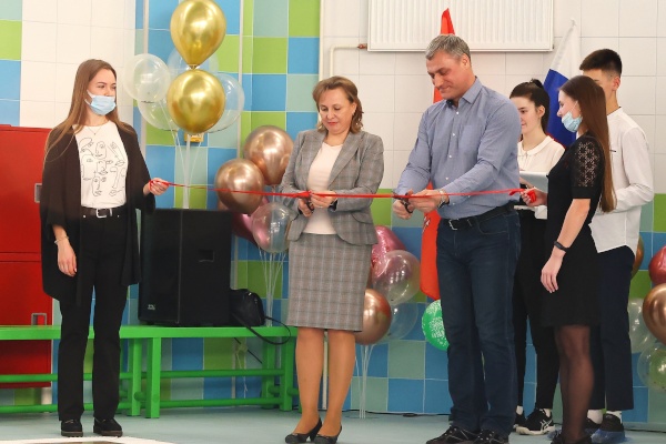 В  Кировском районе Санкт‑Петербурга состоялось торжественное открытие школьного плавательного бассейна