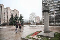 Глава администрации Фрунзенского района Константин Серов возложил цветы к подножью монумента маршалу Советского Союза Георгию Константиновичу Жукову