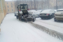 В Кировском районе усилены работы по уборке в связи со снегопадом
