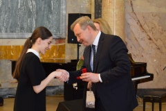 Лучшим выпускникам Центрального района вручили медали 