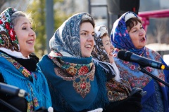 В центральном сквере в Мартышкино встретили весну