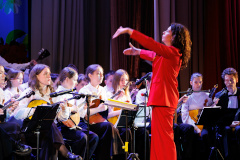 Сводный оркестр и хор Петродворцового района представил концерт «Помнить, чтобы жить!», посвящённый Дню Победы