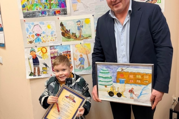 В ЖКС № 2 Петроградского района поздравили победителя детского конкурса рисунков о работе в ЖКХ