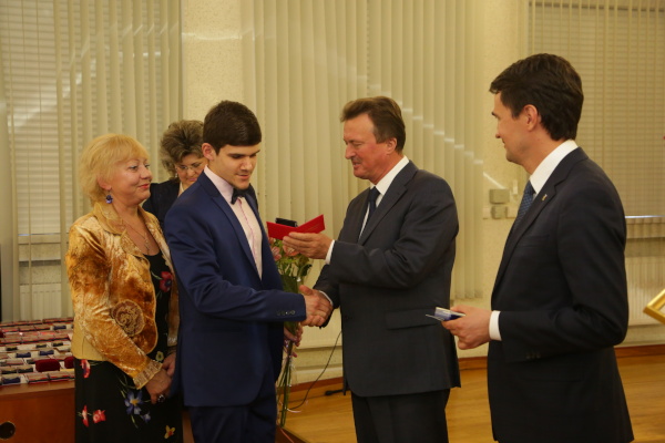 В Московском районе прошла церенония награждения выпускников