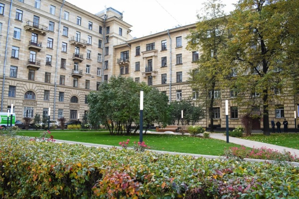 Открытие Сквера финансистов на Суворовском проспекте