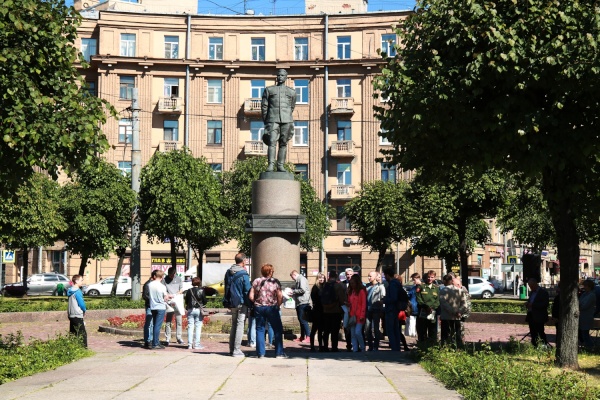 В Кировском районе Санкт‑Петербурга прошла торжественная церемония отправки призывников на службу в армию 