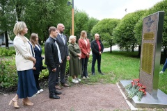 В День Воздушно-десантных войск в Сквере Псковских десантников почтили память героев 6-й роты 104-го полка 76-й Псковской дивизии ВДВ