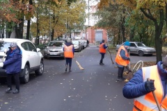 Во Фрунзенском районе проходит регулярная уборка территории