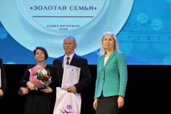Семья Московского района заняла почетное место в региональном конкурсе «Семья года-2025»
