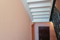 Продолжается ремонт в парадной дома на Будапештской 42,к.3, пострадавшей от пожара