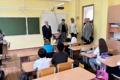Глава района Виктор Полунин провел объезд, в ходе которого проверил несколько школ района
