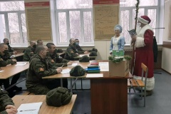Школьники и преподаватели Кировского района провели акцию «Подарок солдату — земляку»
