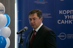 Валерий Москаленко поздравил коллектив Корпоративного университета Санкт‑Петербурга с 20-летним юбилеем