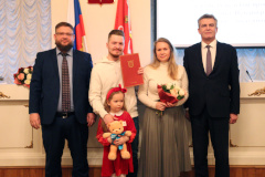 5 молодым семьям из Кировского района вручили сертификаты по программе «Молодежи – доступное жилье»