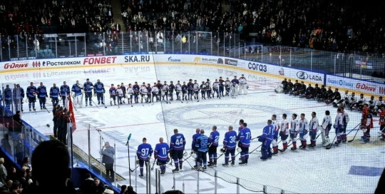 В Ледовом дворце Санкт‑Петербурга состоялся товарищеский хоккейный матч «Путь Героя»